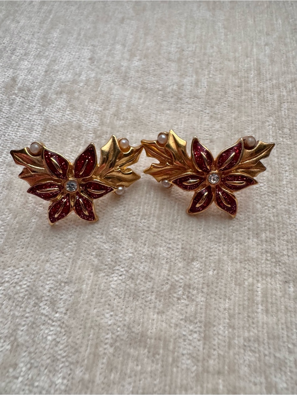 🛍️3/$55🛍️ Vintage Avon “Festive Treasure” Poinsettia Earrings